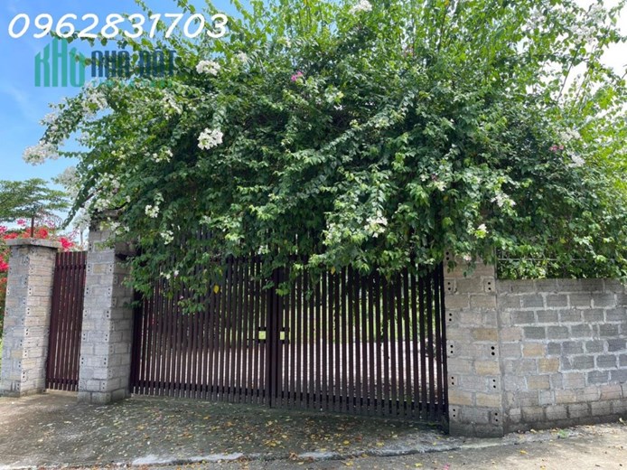 Bán lô 2 mặt đường 700m giá chỉ hơn 1 tỷ