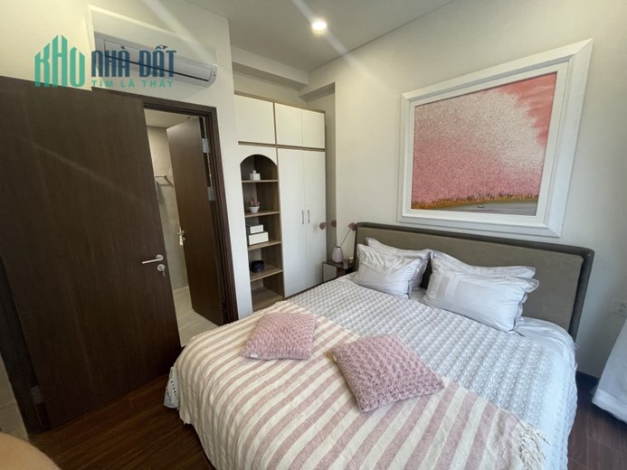 Bán gấp căn 2PN+1 Masteri tầng thấp, view đài phun nước nội khu. Giá bán: 3,4 tỷ bao phí