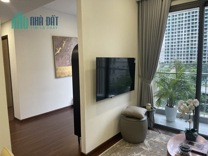 Bán gấp căn 2PN+1 Masteri tầng thấp, view đài phun nước nội khu. Giá bán: 3,4 tỷ bao phí