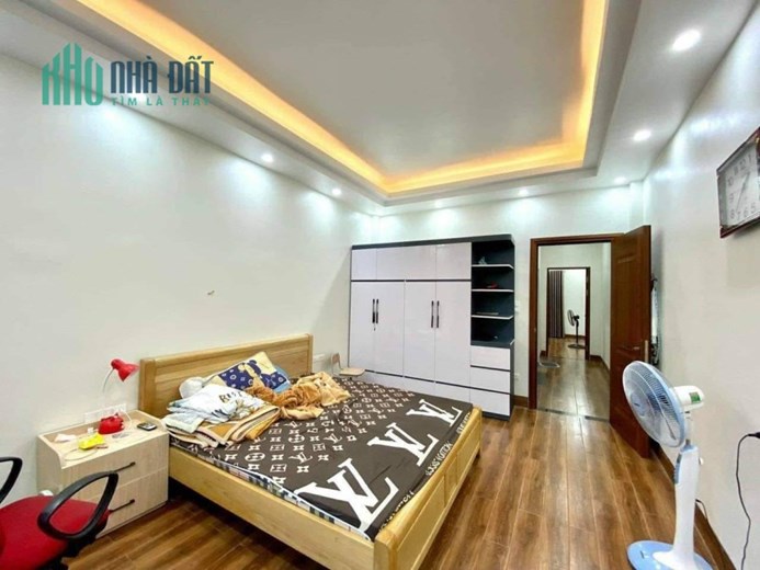 BÁN NHÀ HỒ ĐẮC DI TRUNG TỰ ĐỐNG ĐA 5 TẦNG Ô TÔ ĐỔ CỔNG NHÀ ĐẸP Ở LUÔN 40M MẶT TIỀN 4M 5TỶ