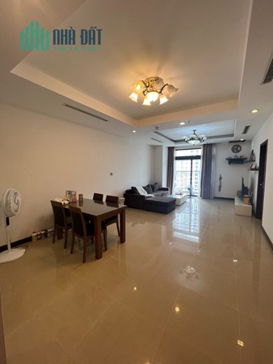 Chính chủ cho thuê căn hộ 2 phòng ngủ 112m2, full đồ có thể vào ở luôn tại Royal City - Thanh Xuân