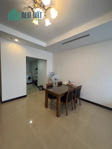 Chính chủ cho thuê căn hộ 2 phòng ngủ 112m2, full đồ có thể vào ở luôn tại Royal City - Thanh Xuân
