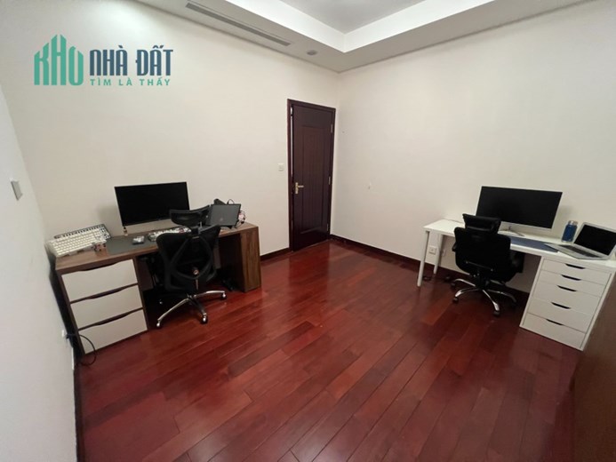 Chính chủ cho thuê căn hộ 2 phòng ngủ 112m2, full đồ có thể vào ở luôn tại Royal City - Thanh Xuân