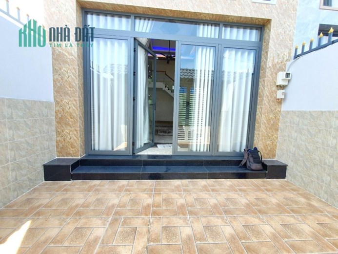 Cho thuê NNC Hẻm ô tô đường Cao Lỗ nối dài Bình Hưng Bình Chánh. Giá 12 triệu