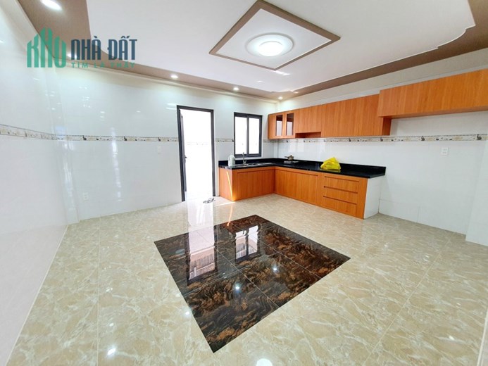 Cho thuê NNC Hẻm ô tô đường Cao Lỗ nối dài Bình Hưng Bình Chánh. Giá 12 triệu