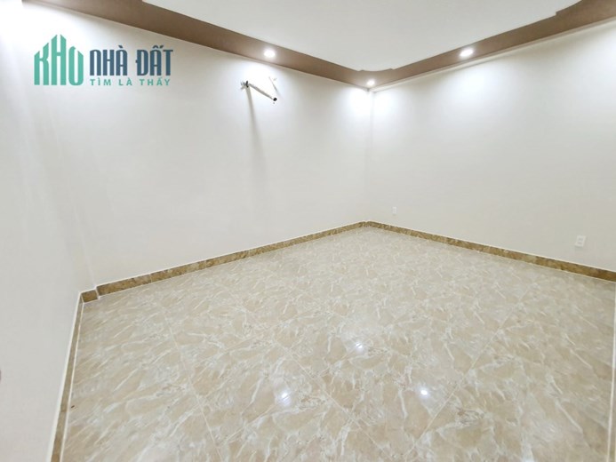 Cho thuê NNC Hẻm ô tô đường Cao Lỗ nối dài Bình Hưng Bình Chánh. Giá 12 triệu