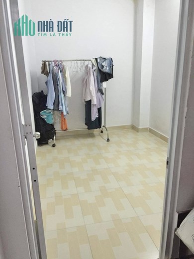 Đến hẹn lại lên, khách hết hợp đồng chuyển chỗ làm xa nên lại ngoi lên cho thuê tiếp