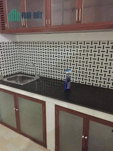 Đến hẹn lại lên, khách hết hợp đồng chuyển chỗ làm xa nên lại ngoi lên cho thuê tiếp