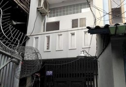 Đến hẹn lại lên, khách hết hợp đồng chuyển chỗ làm xa nên lại ngoi lên cho thuê tiếp