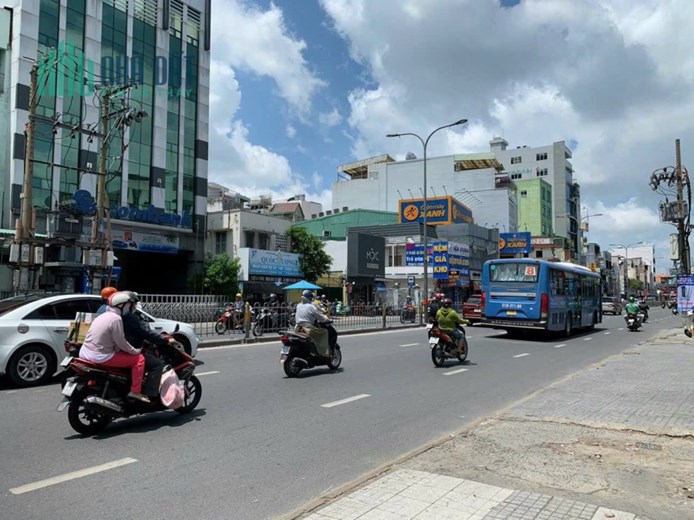 Bán nhà mặt tiền Hoà Bình ngay Vòng Xoay Ông Ích Khiêm, DT: 25x23m, 4 tầng cũ, 130 tỷ.