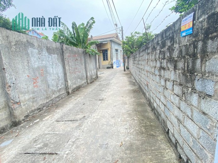 - Vị trí đất đẹp dân trí cao, phát triển kinh tế mạnh.
- D/T: 200m² fun thổ cư chia hai lô cực kỳ