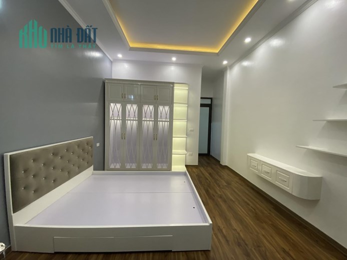 Nhà Tân Mai- đối diện chung cư 38m2- 5T ở luôn , ô tô giá chỉ 3 tỷ 4
