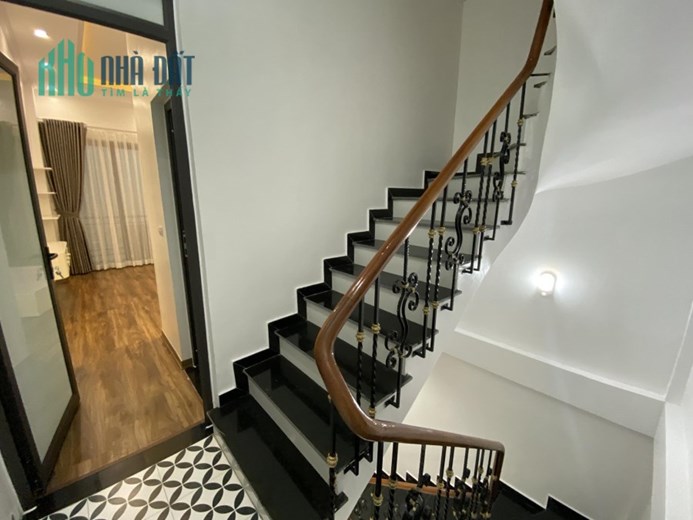 Nhà Tân Mai- đối diện chung cư 38m2- 5T ở luôn , ô tô giá chỉ 3 tỷ 4