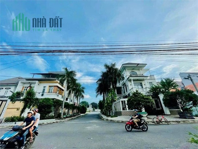 Bán gấp biệt thự trong KDC Tân Phong, Góc 2 MT, Thiết Kế Sang Trọng. 1 hầm 2 lầu