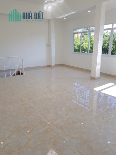 Chủ nhà kẹt tiền cần bán gấp nhà MT đường Trường Sa, P3, Tân Bình