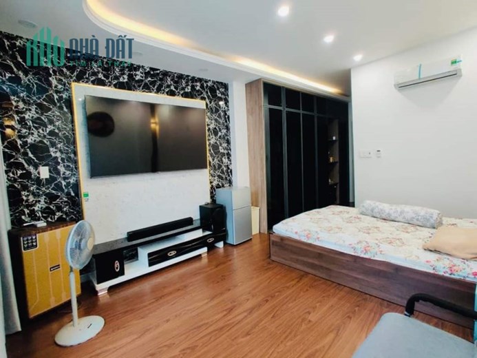 Bán Nhà Mặt Tiền Hoa Sữa Phường 7 Phú Nhuận Giá 21.5 Tỷ.