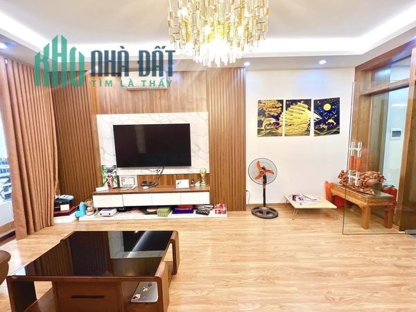 BÁN CĂN NHÀ ĐẸP HOÀNG QUỐC VIỆT CẦU GIẤY NHÀ ĐẸP ,FULL NỘI THẤT SANG TRỌNG -GẦN PHỐ -MUA Ở SƯớNG