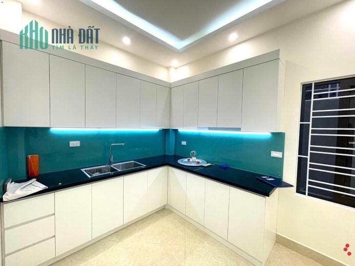 BÁN CĂN NHÀ ĐẸP HOÀNG QUỐC VIỆT CẦU GIẤY NHÀ ĐẸP ,FULL NỘI THẤT SANG TRỌNG -GẦN PHỐ -MUA Ở SƯớNG