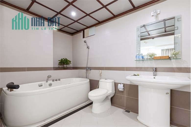 KHÁCH SẠN 4 SAO SIÊU ĐẲNG CẤP TẠI GẦN HỒ NGHINH, Q SƠN TRÀ, TP BIỂN ĐÀ NẴNG.