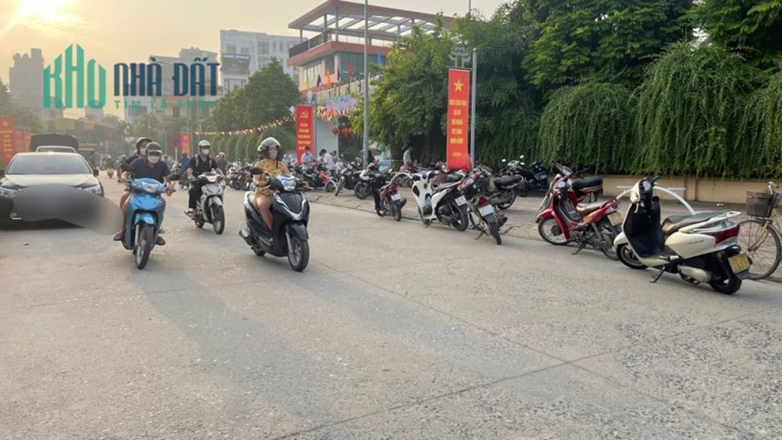 Bán đất ngõ Ô Tô, đường Cầu Vồng, Văn Hội,  Phường Đức Thắng, 58m2, 6,1m MT, 4,35 tỷ.