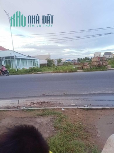 CHÍNH CHỦ CẦN BÁN ĐẤT TẶNG NHÀ VỊ TRÍ MẶT TIỀN ĐẸP.