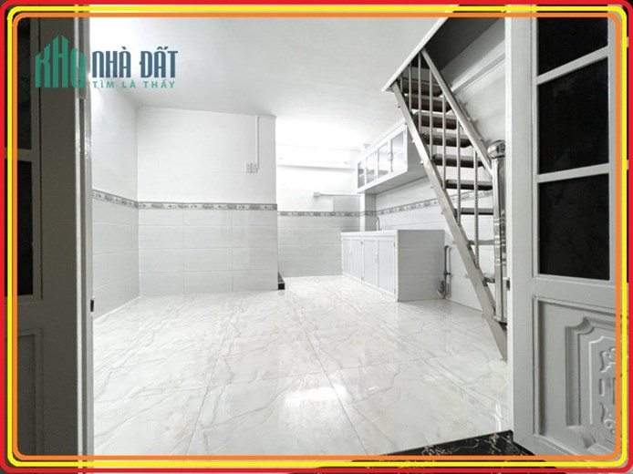 Cần bán rẻ nhà nhỏ xinh 1 trệt 2 lầu trung tâm Q1 TP.HCM