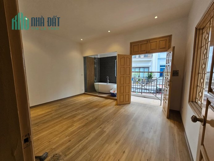 BÁN NHÀ PHỐ NGỌC LÂM 85M 4 TẦNG 10TỶ,  NHÀ ĐẸP NGÕ THÔNG, GARAÔ TÔ.