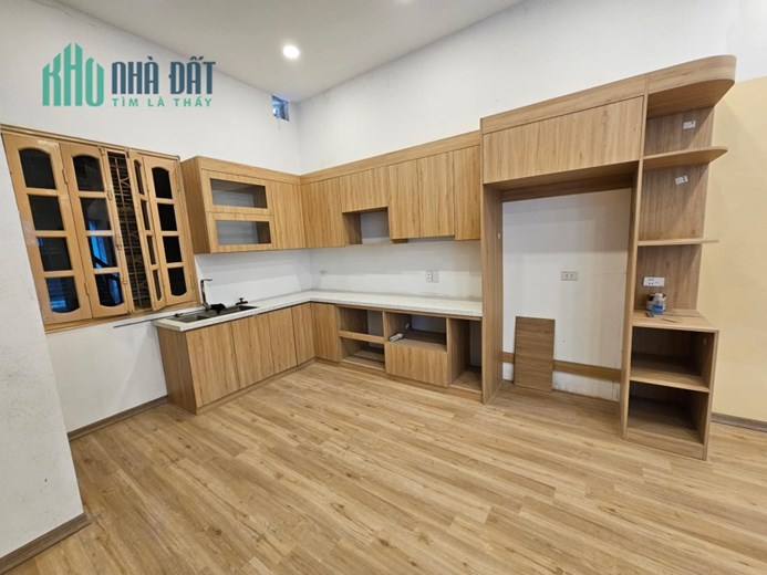 BÁN NHÀ PHỐ NGỌC LÂM 85M 4 TẦNG 10TỶ,  NHÀ ĐẸP NGÕ THÔNG, GARAÔ TÔ.