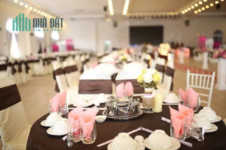 CHÍNH CHỦ GIẢM 6TỶ BÁN GẤP NHÀ HÀNG TIỆC CƯỚI, HỘI NGHỊ MT LÊ VĂN TÁM