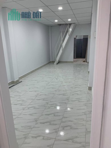 Chỉ 3.5 tỷ, 33m2, nhà 2 tầng 2PN, gần MT Trần Hưng Đạo, Quận 5, giáp Quận 1