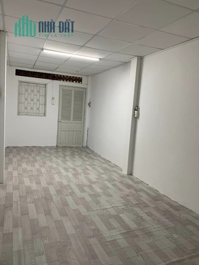 Chỉ 3.5 tỷ, 33m2, nhà 2 tầng 2PN, gần MT Trần Hưng Đạo, Quận 5, giáp Quận 1
