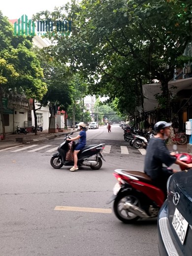Bán nhà  Lê Hồng Phong- Hà Đông, diện tích 43m vài bước ra phố, full nội thất chỉ hơn 2 tỷ