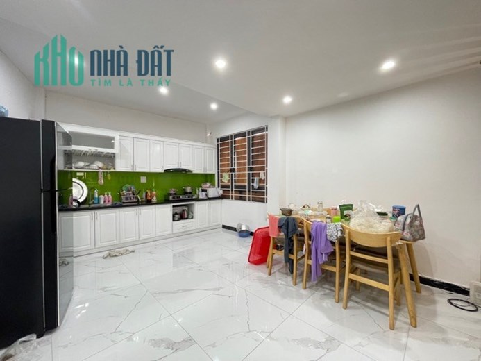 Bán nhà  Lê Hồng Phong- Hà Đông, diện tích 43m vài bước ra phố, full nội thất chỉ hơn 2 tỷ