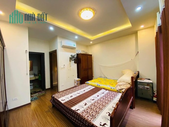 Bán nhà Hào Nam phân lô 45m2, đẹp hiếm 2 mặt thoáng giá nhỉnh 4 tỷ