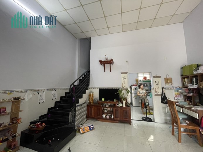 BÁN NHÀ QUẬN 9 - HẺM OTO THÔNG - DT 60m2  NGANG 5 - 2 TẦNG KIÊN CỐ - CHỈ 3 TỶ NHỈNH