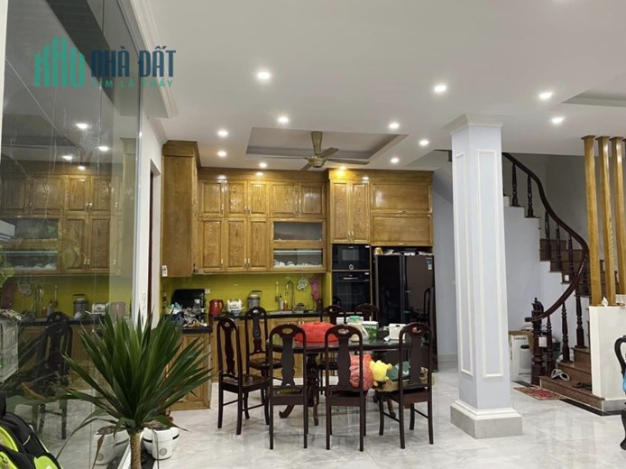 Bán nhà  ngõ Thổ Quan, 2 mặt ngõ, nhà đẹp, 42m, 4Pn, 4.2 tỷ