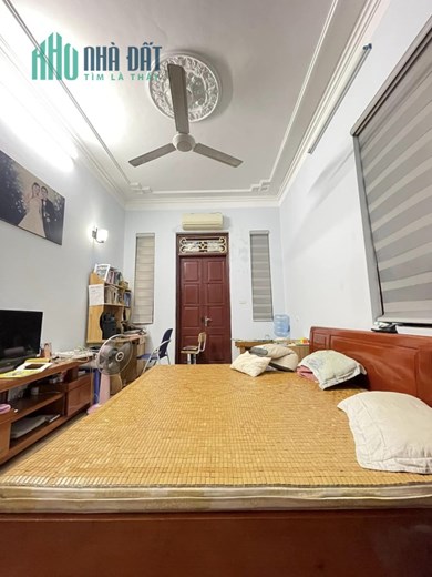 Bán nhà  ngõ Thổ Quan, 2 mặt ngõ, nhà đẹp, 42m, 4Pn, 4.2 tỷ