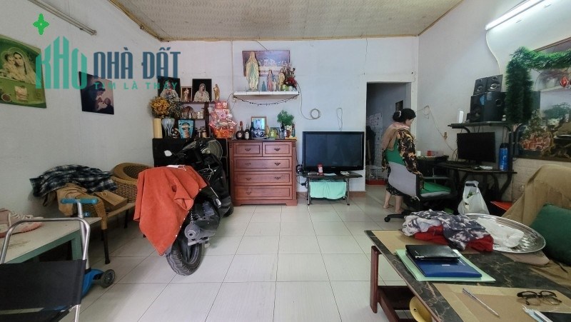 3.6 tỷ- 70m2- Nhà kiên cố ở ngay-Ô tô đến cổng- Nguyễn Thị Định-Quận 2.