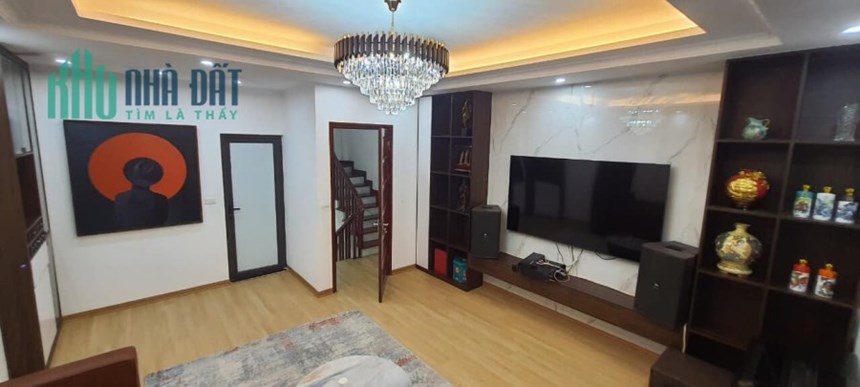 Nhà hiếm - Bán nhà Trần Quốc Hoàn - Cầu Giấy. DT 46m2 - 5T, nhà đẹp thoáng, 6 phòng giá nhỉnh 9 tỷ