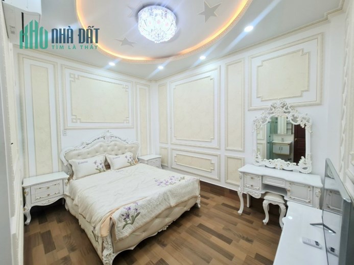 Nhà Mặt Tiền Bùi Minh Trực Quận 8, diện tích 
200 m2 ,1 trệt , 2 lầu ,8x25 .giá chỉ 16 tỷ
