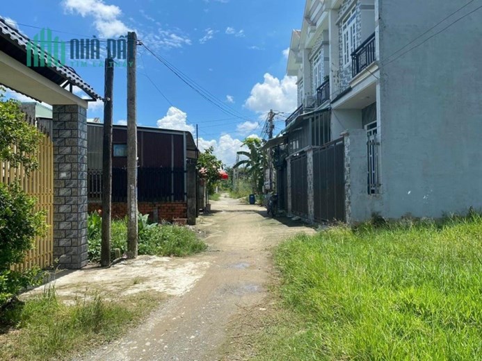 BÁN DÃY TRỌ SÁT KCN ĐỨC HÒA ĐÔNG - DT : 6,5X50 GIÁ CỰC RẺ.