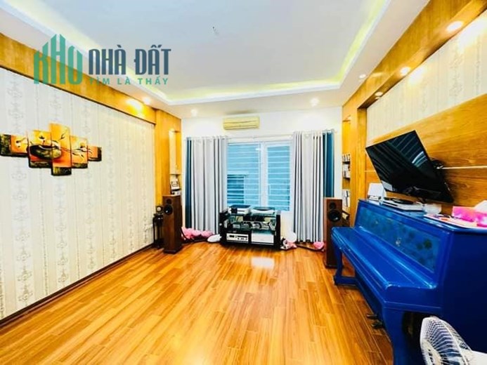 BÁN GẤP NHÀ HOÀNG QUỐC VIỆT- CẦU GIẤY. DT 30M2- 6 T. CÁCH PHỐ 45M. NHÀ ĐẸP THOÁNG. GIÁ NHỈNH 4 TỶ
