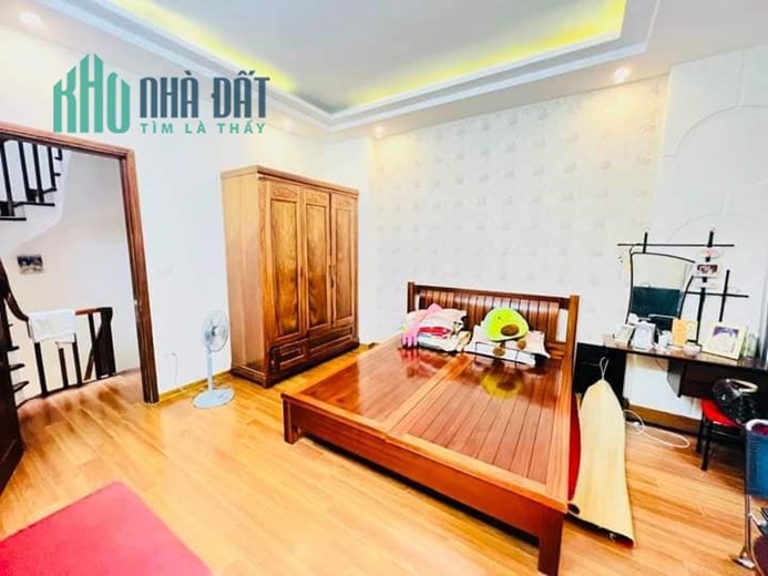 BÁN GẤP NHÀ HOÀNG QUỐC VIỆT- CẦU GIẤY. DT 30M2- 6 T. CÁCH PHỐ 45M. NHÀ ĐẸP THOÁNG. GIÁ NHỈNH 4 TỶ