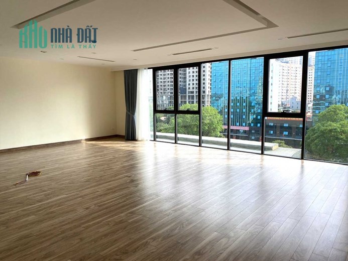 Bán Tòa Văn Phòng 9 Tầng MP Nguyễn Xuân Khoát. Vị Trí Đắc Địa. DT 290m2.Giá 135 TỶ