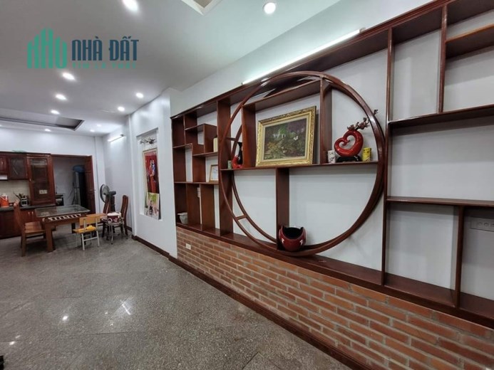 Ban nhà mặt phố Minh Khai 102m2, giá 23 tỷ