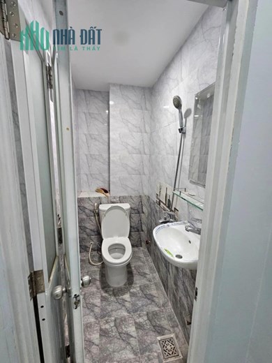 CHO THUÊ nhà 3 tầng Pasteur Quận 3 – Giá thuê 10 triệu/tháng căn gốc thoát mát chủ mới sơn lại