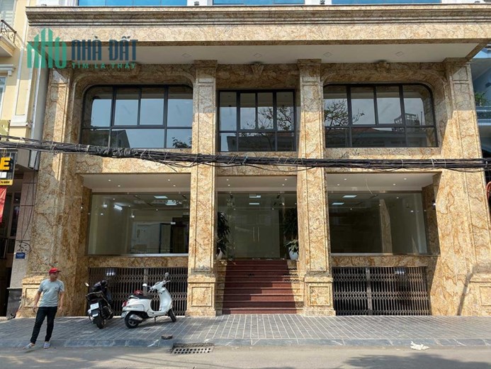 Cho Thuê Tòa Văn Phòng 9 Tầng MP Hoàng Ngân.Vị Trí Lô Góc. DT 400m2. Giá 27.000USD/th