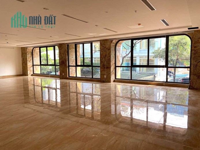 Cho Thuê Tòa Văn Phòng 9 Tầng MP Hoàng Ngân.Vị Trí Lô Góc. DT 400m2. Giá 27.000USD/th