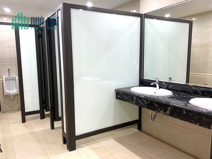 Cho Thuê Tòa Văn Phòng 9 Tầng MP Hoàng Ngân.Vị Trí Lô Góc. DT 400m2. Giá 27.000USD/th