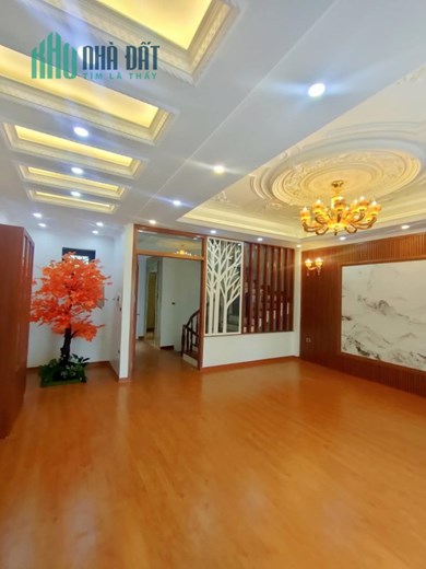 ÂU CƠ - Ô TÔ TRÁNH, THANG MÁY XỊN, NỘI THẤT NHẬP KHẨU 9.1 TỶ
